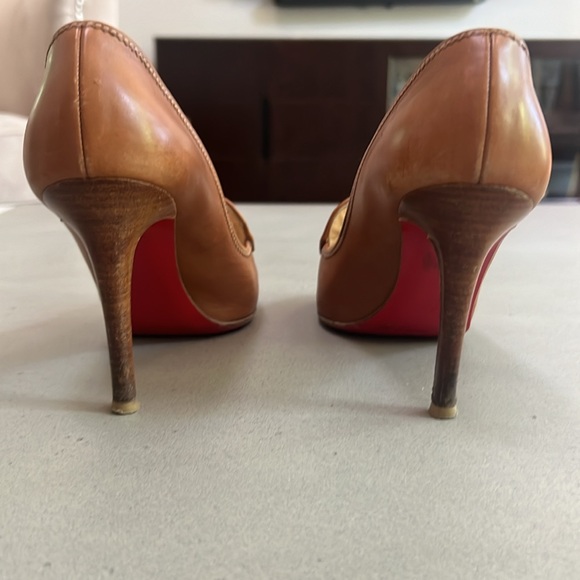 CHRISTIAN LOUBOUTIN CAMPUS Tasseled Platform Tan Leather Pump - Picture 4 of 7